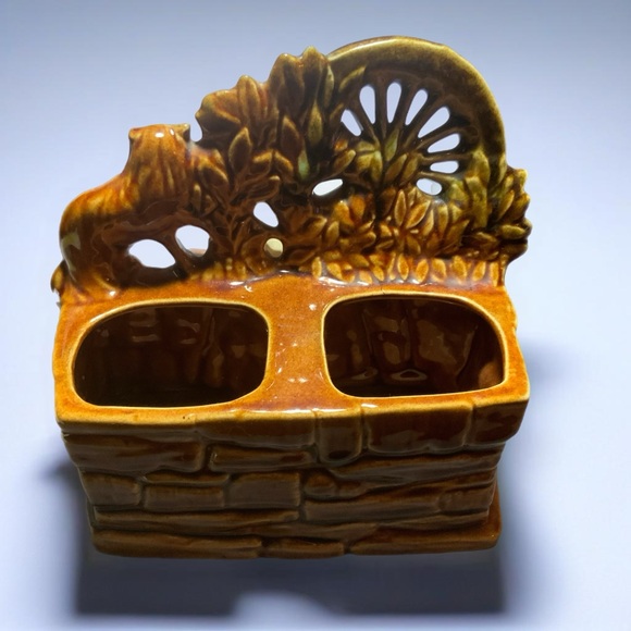 McCoy USA Spinning wheel planter with Scottie dog and cat. Vintage mid 1900s - Picture 5 of 11